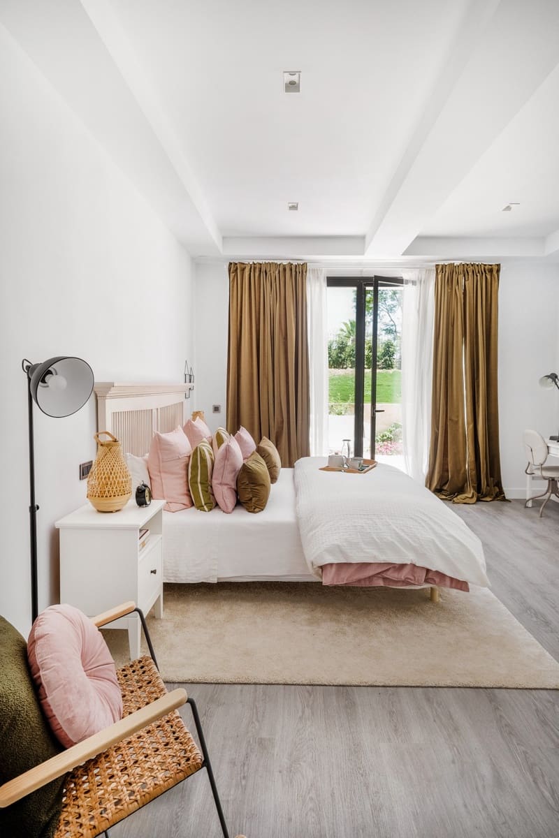 10 sypialnia Willa na sprzedaż w Nueva Andalucia z basenem - 15 000 000 € (Ref: 7082470)