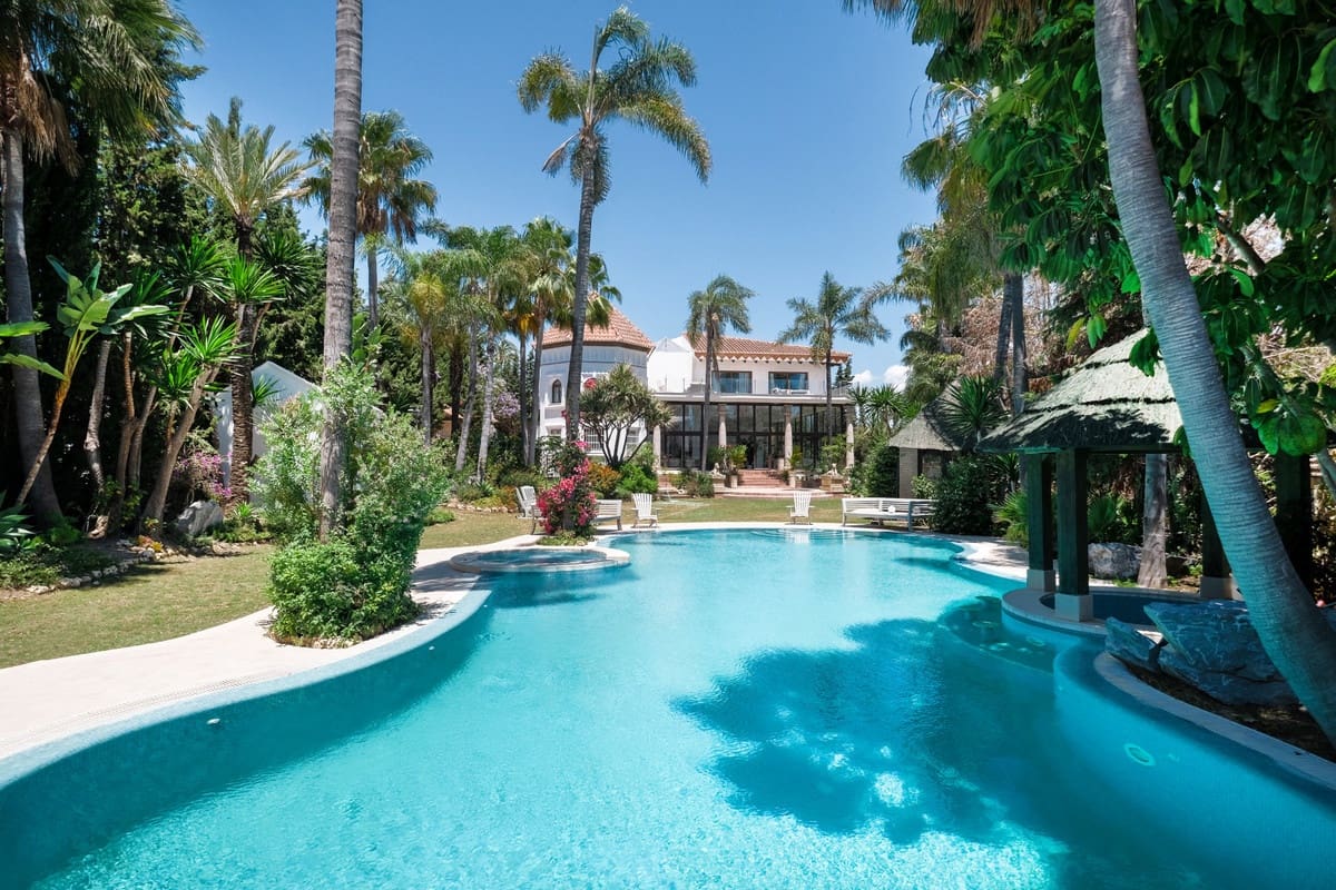 10 sypialnia Willa na sprzedaż w Nueva Andalucia z basenem - 15 000 000 € (Ref: 7082470)