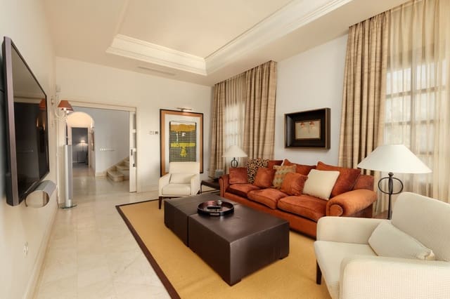 10 slaapkamer Villa te koop in Casco Antiguo, Marbella met zwembad garage - € 10.800.000 (Ref: 7082484)