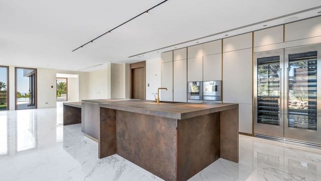 10 quarto Moradia para venda em Sierra Blanca, Marbella com piscina garagem - 12 500 000 € (Ref: 7082504)