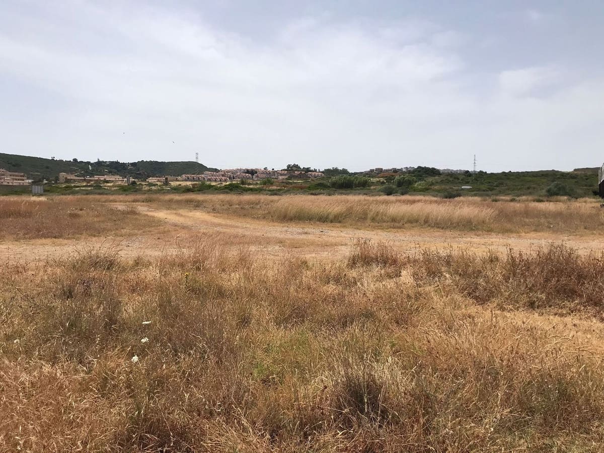 Grunde uden byggetilladelser til salg i Manilva - € 20.000.000 (Ref: 7082518)