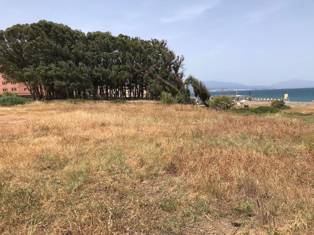 Grunde uden byggetilladelser til salg i Manilva - € 20.000.000 (Ref: 7082518)