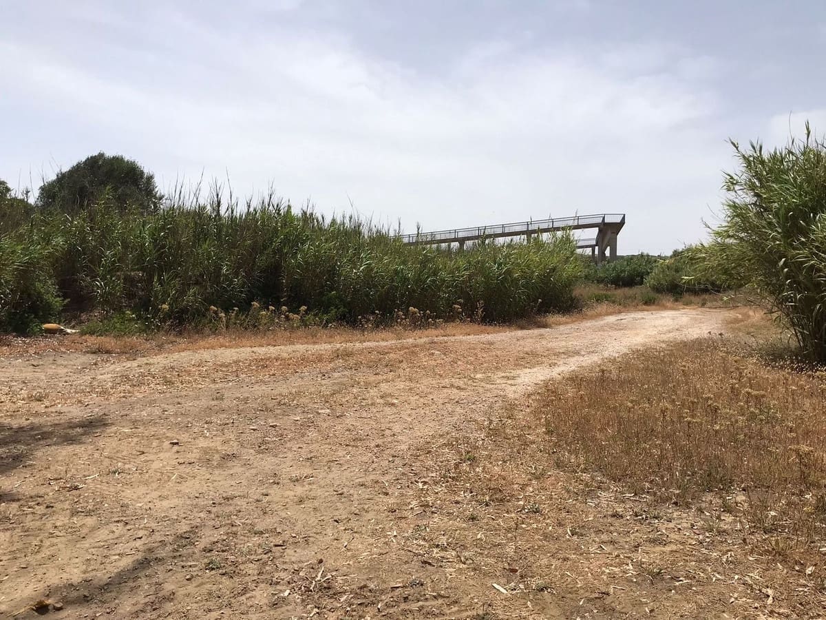 Grunde uden byggetilladelser til salg i Manilva - € 20.000.000 (Ref: 7082518)