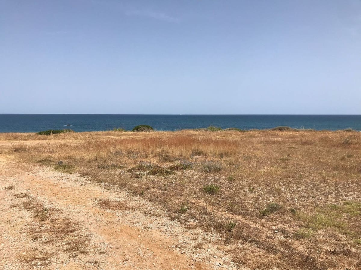 Grunde uden byggetilladelser til salg i Manilva - € 20.000.000 (Ref: 7082518)