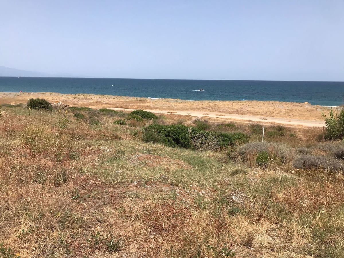 Grunde uden byggetilladelser til salg i Manilva - € 20.000.000 (Ref: 7082518)