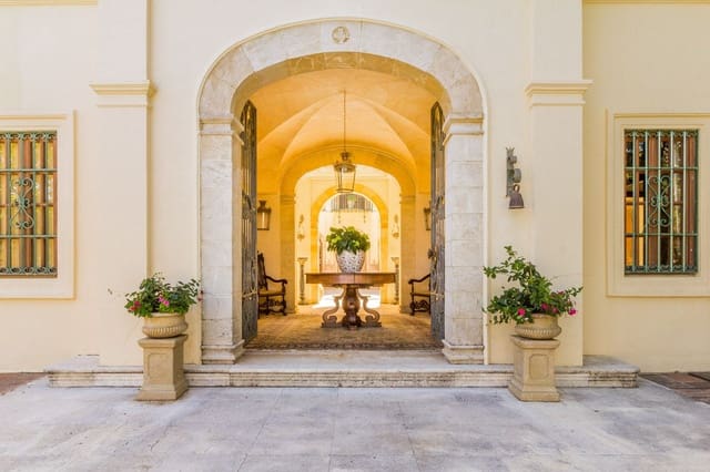 10 quarto Quinta/Casa Rural para venda em La Concha - Resina Golf, Estepona com piscina garagem - 20 000 000 € (Ref: 7082529)