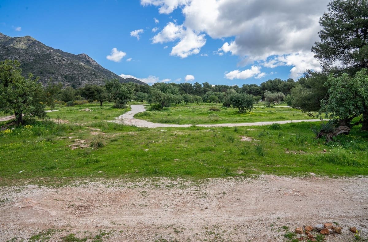 Grunde uden byggetilladelser til salg i Golden Mile - € 20.000.000 (Ref: 7083305)