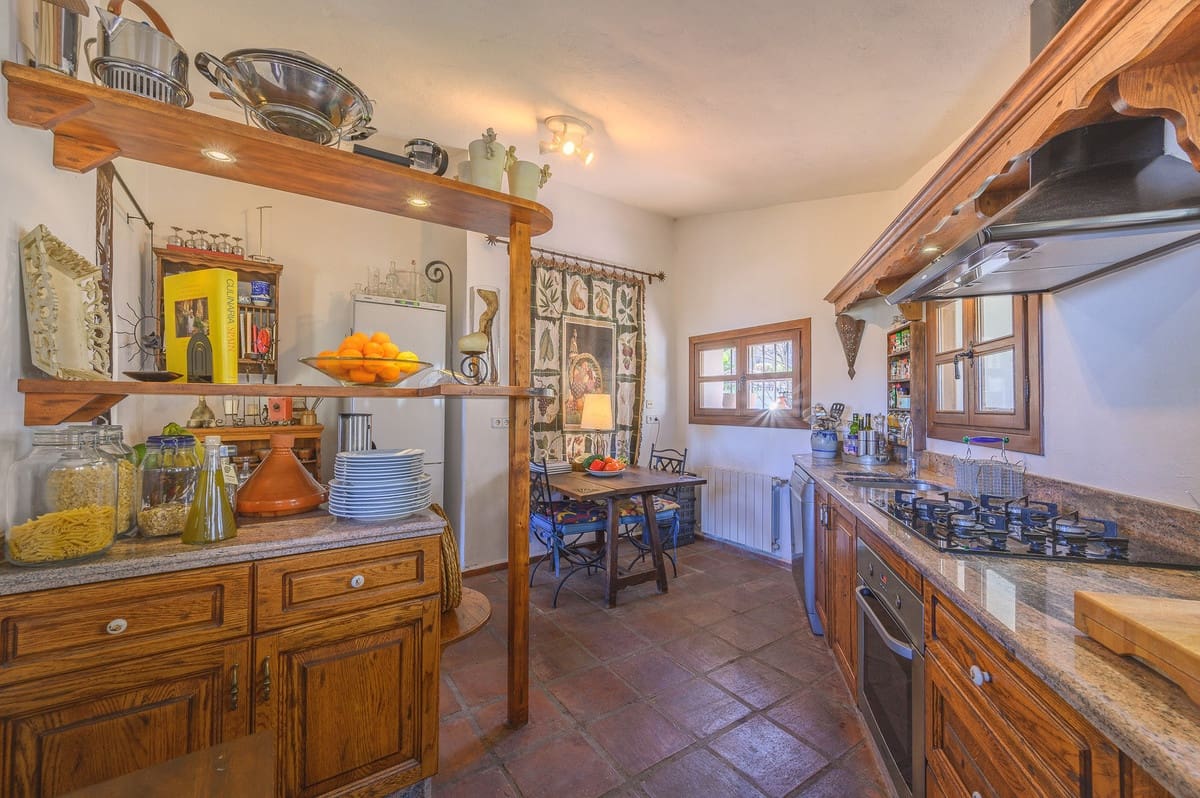 8 soverom Villa til salgs i Ojen med svømmebasseng garasje - € 3 595 000 (Ref: 7223438)