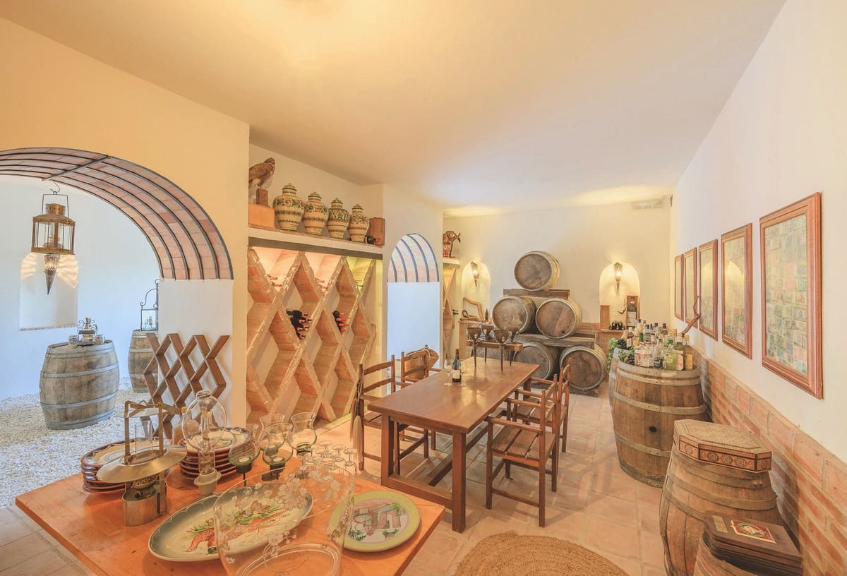 8 soverom Villa til salgs i Ojen med svømmebasseng garasje - € 3 595 000 (Ref: 7223438)