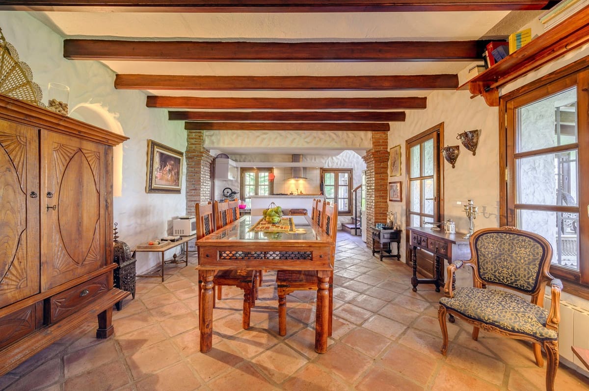 8 soverom Villa til salgs i Ojen med svømmebasseng garasje - € 3 595 000 (Ref: 7223438)