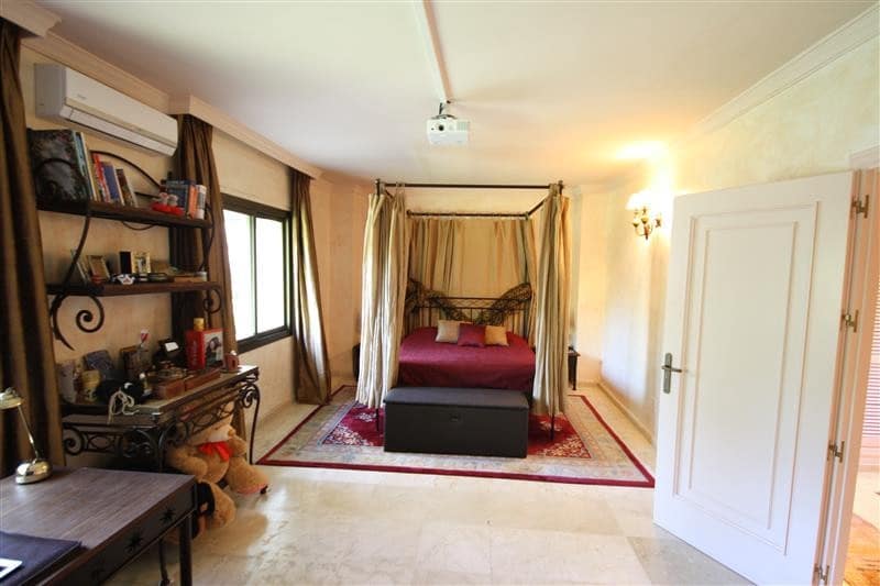 6 sovrum Villa till salu i Los Monteros med pool garage - 4 500 000 € (Ref: 7223469)