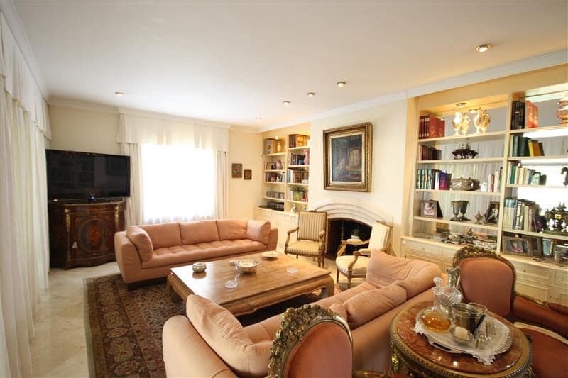 6 sovrum Villa till salu i Los Monteros med pool garage - 4 500 000 € (Ref: 7223469)