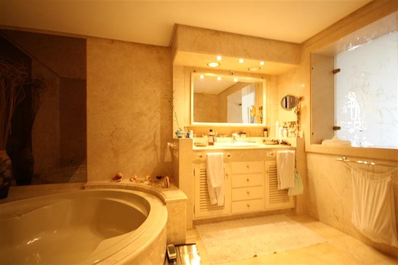 6 sovrum Villa till salu i Los Monteros med pool garage - 4 500 000 € (Ref: 7223469)