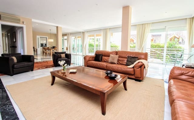 6 sypialnia Willa na sprzedaż w San Pedro de Alcántara Pueblo, Marbella z basenem garażem - 4 250 000 € (Ref: 7223493)