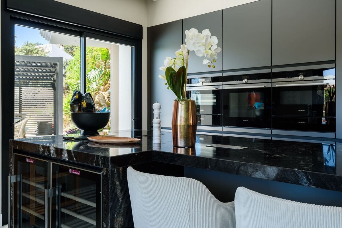 7 bedroom Villa for sale in Elviria with pool garage - € 3,790,000 (Ref: 7223608)