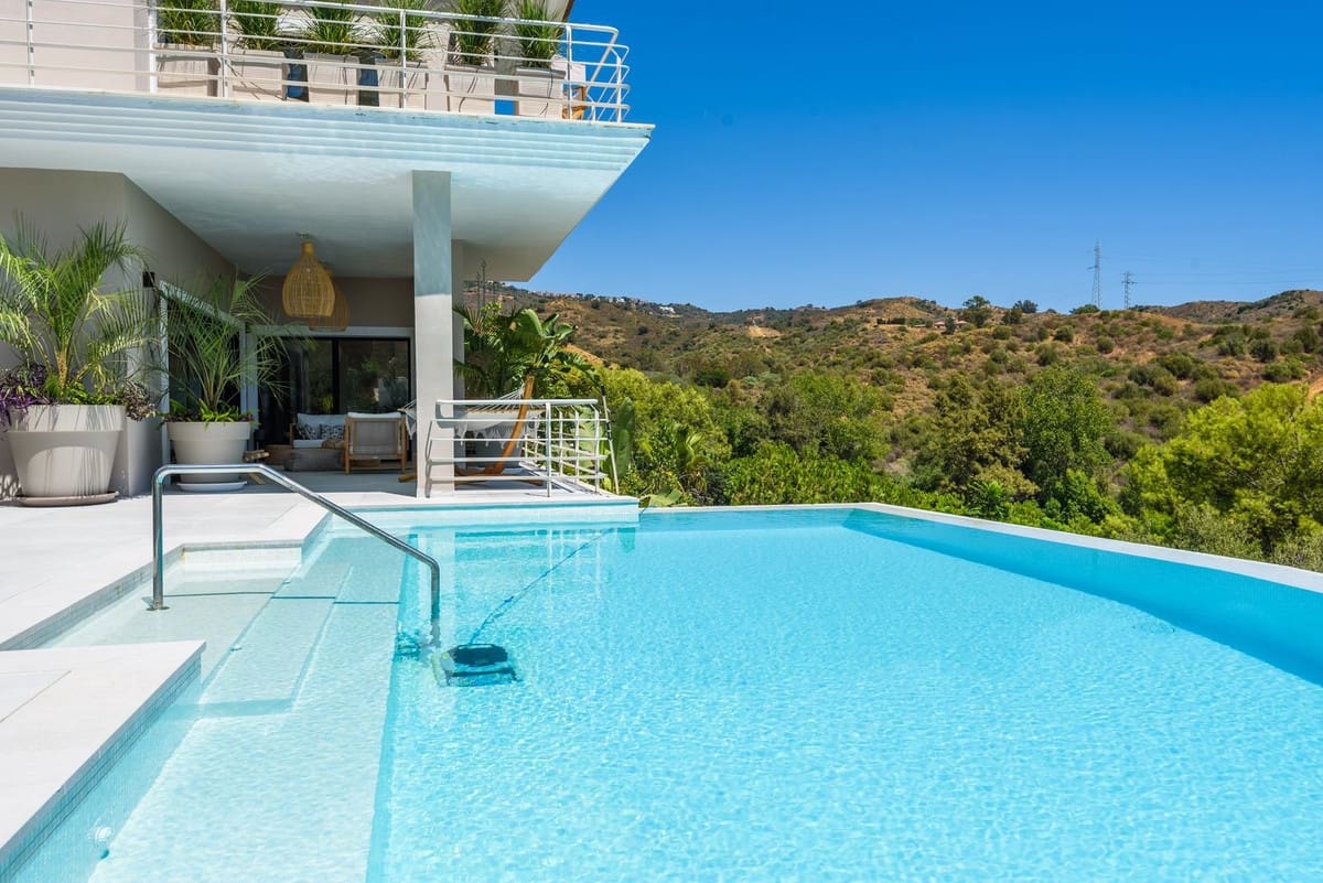 7 bedroom Villa for sale in Elviria with pool garage - € 3,790,000 (Ref: 7223608)