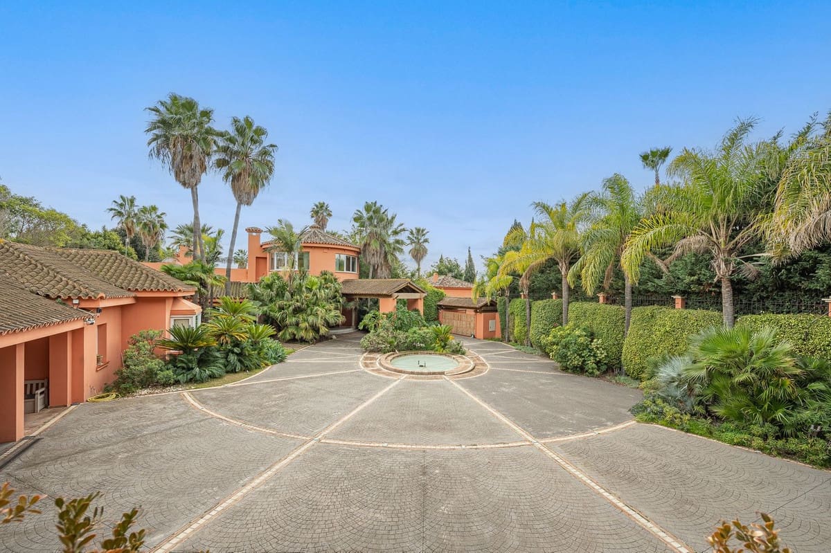 4 sypialnia Willa na sprzedaż w Marbella z basenem garażem - 4 200 000 € (Ref: 7223667)