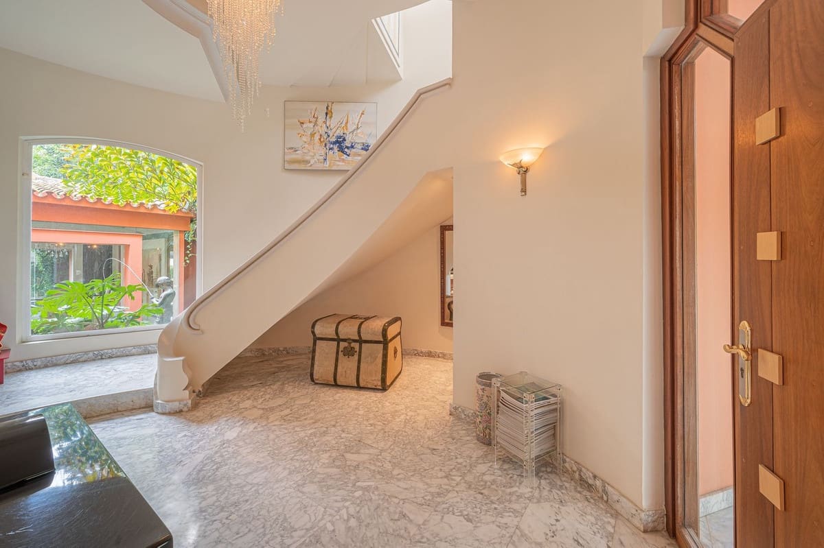 4 sypialnia Willa na sprzedaż w Marbella z basenem garażem - 4 200 000 € (Ref: 7223667)