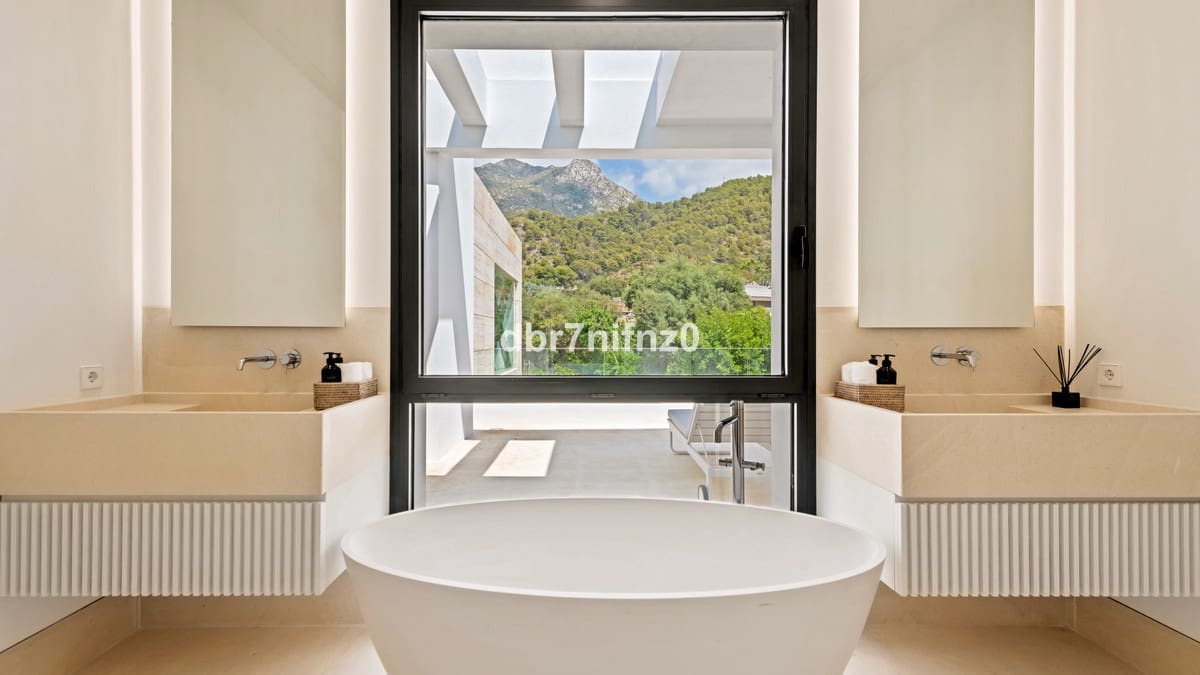 9 chambre Villa/Maison à vendre à Golden Mile avec piscine - 17 000 000 € (Ref: 7223724)