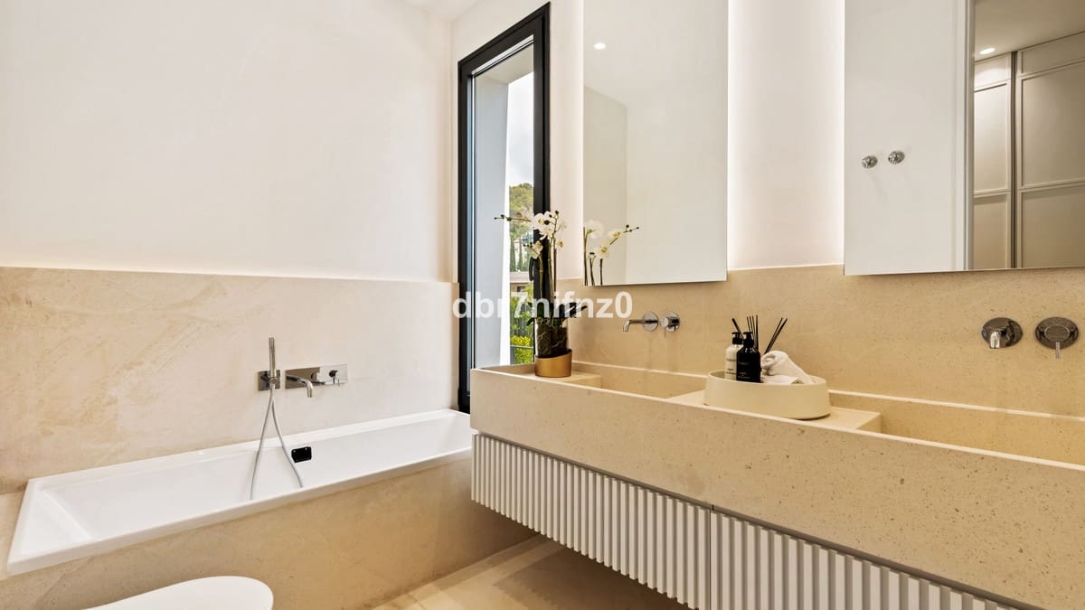 9 chambre Villa/Maison à vendre à Golden Mile avec piscine - 17 000 000 € (Ref: 7223724)