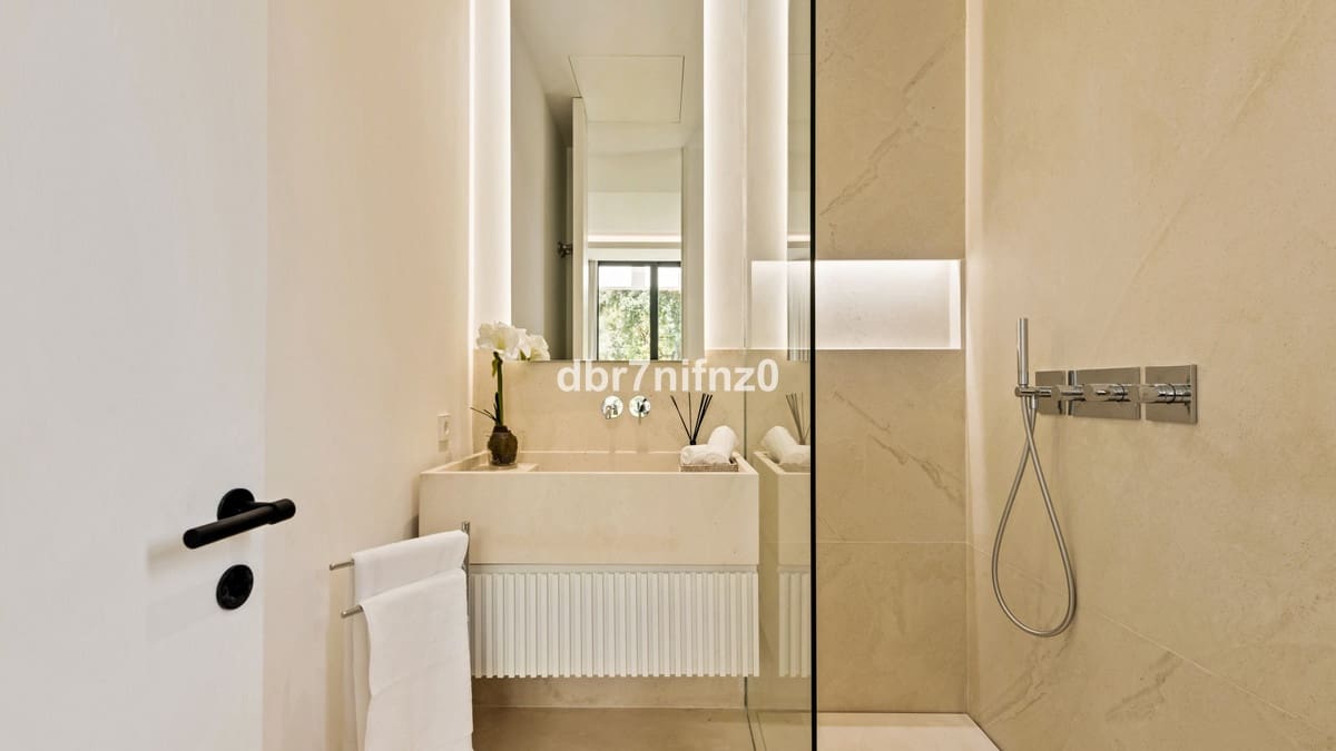 9 chambre Villa/Maison à vendre à Golden Mile avec piscine - 17 000 000 € (Ref: 7223724)