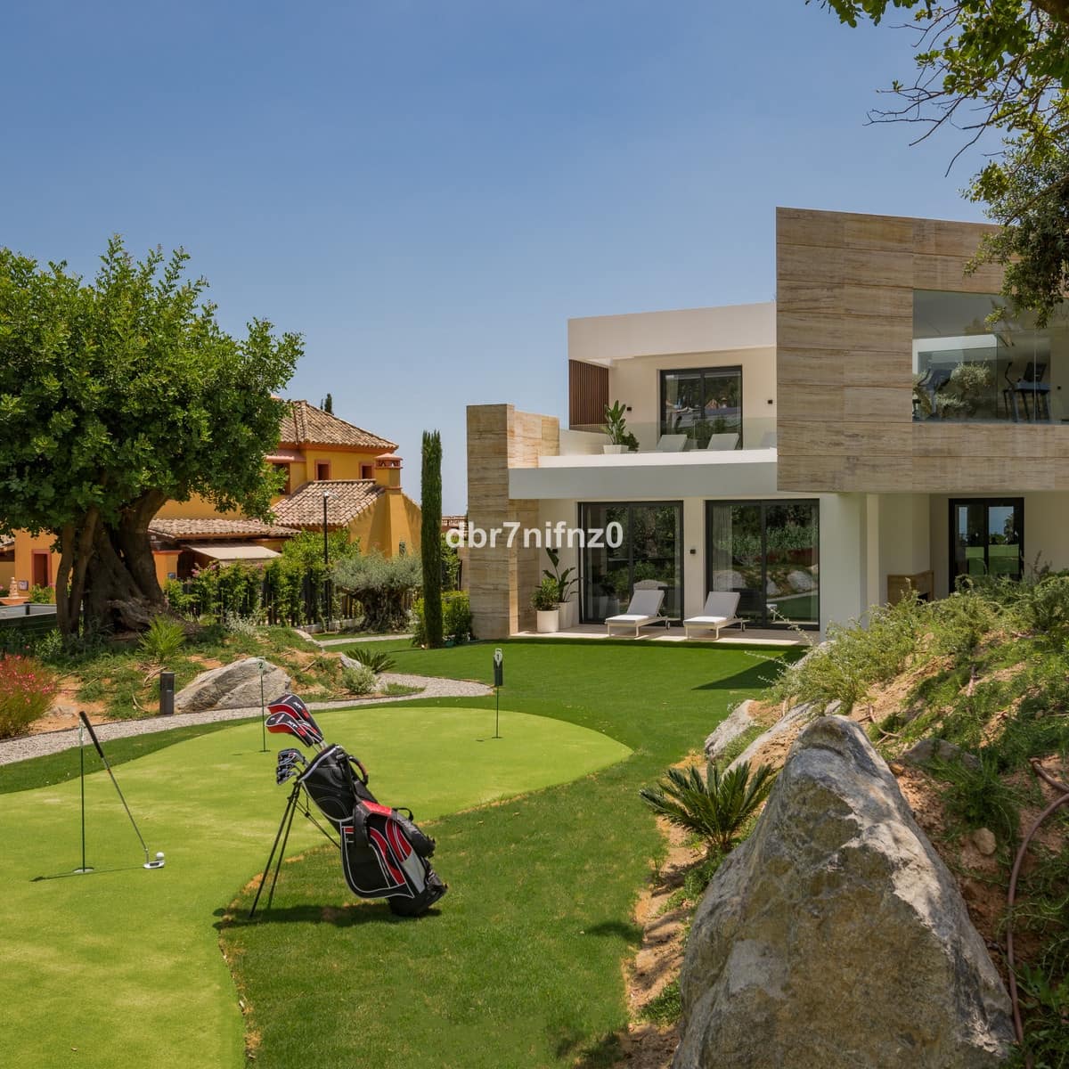 9 chambre Villa/Maison à vendre à Golden Mile avec piscine - 17 000 000 € (Ref: 7223724)