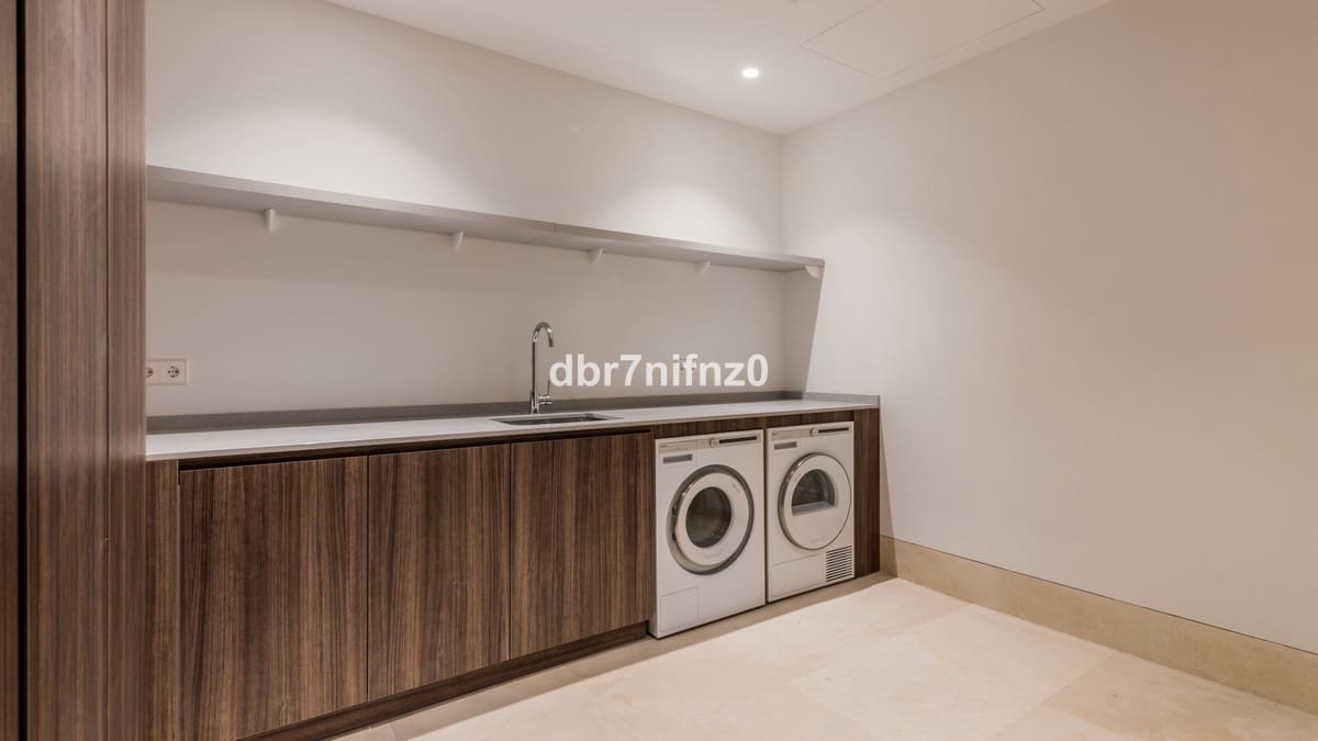 9 chambre Villa/Maison à vendre à Golden Mile avec piscine - 17 000 000 € (Ref: 7223724)