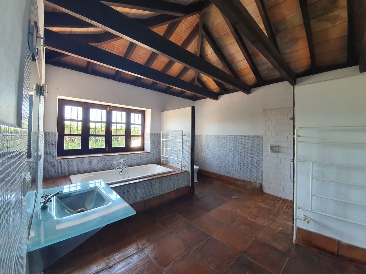 11 soveværelse Finca/Landehus til salg i San Enrique de Guadiaro med swimmingpool - € 3.500.000 (Ref: 7223729)