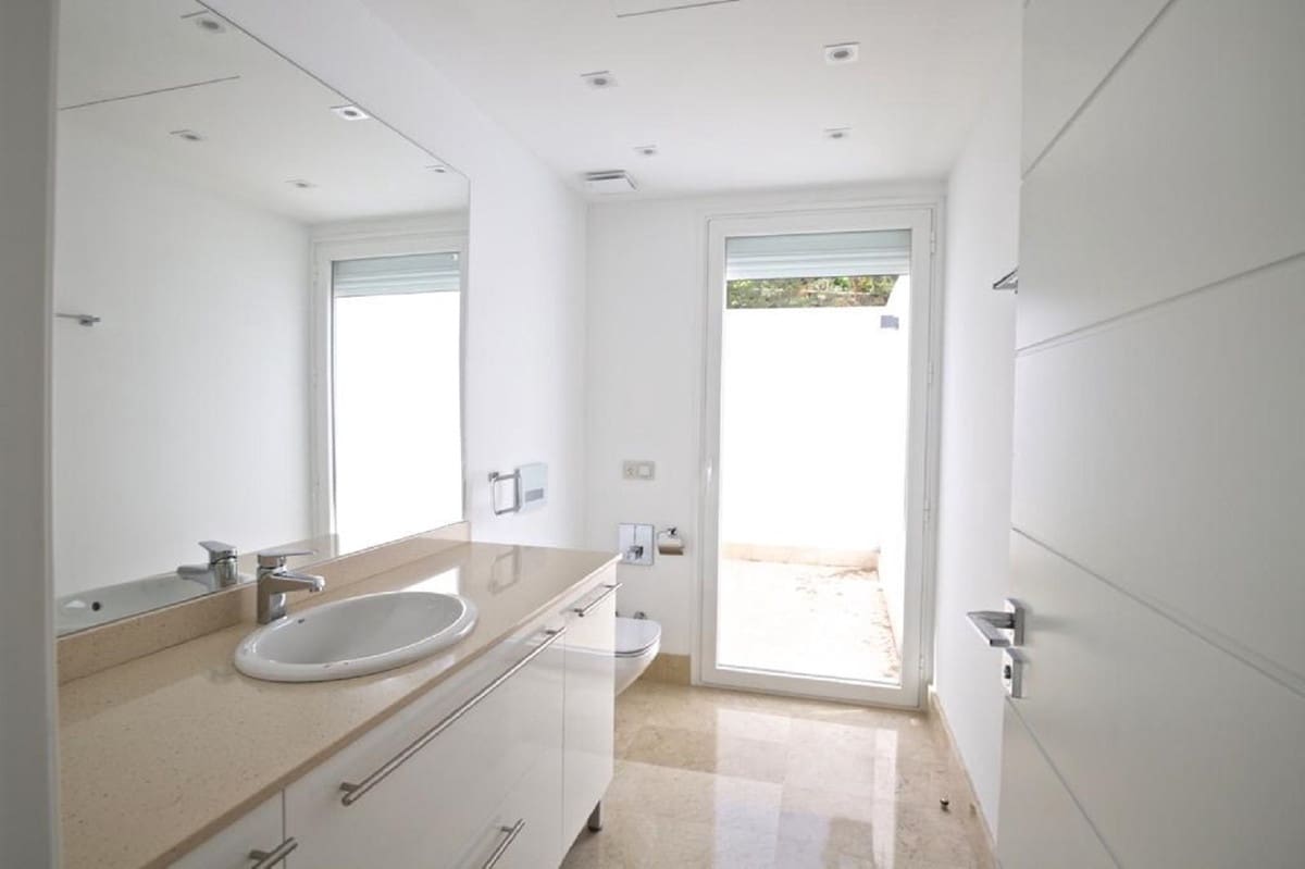 6 bedroom Villa for sale in Nueva Andalucia with pool garage - € 4,500,000 (Ref: 7223732)