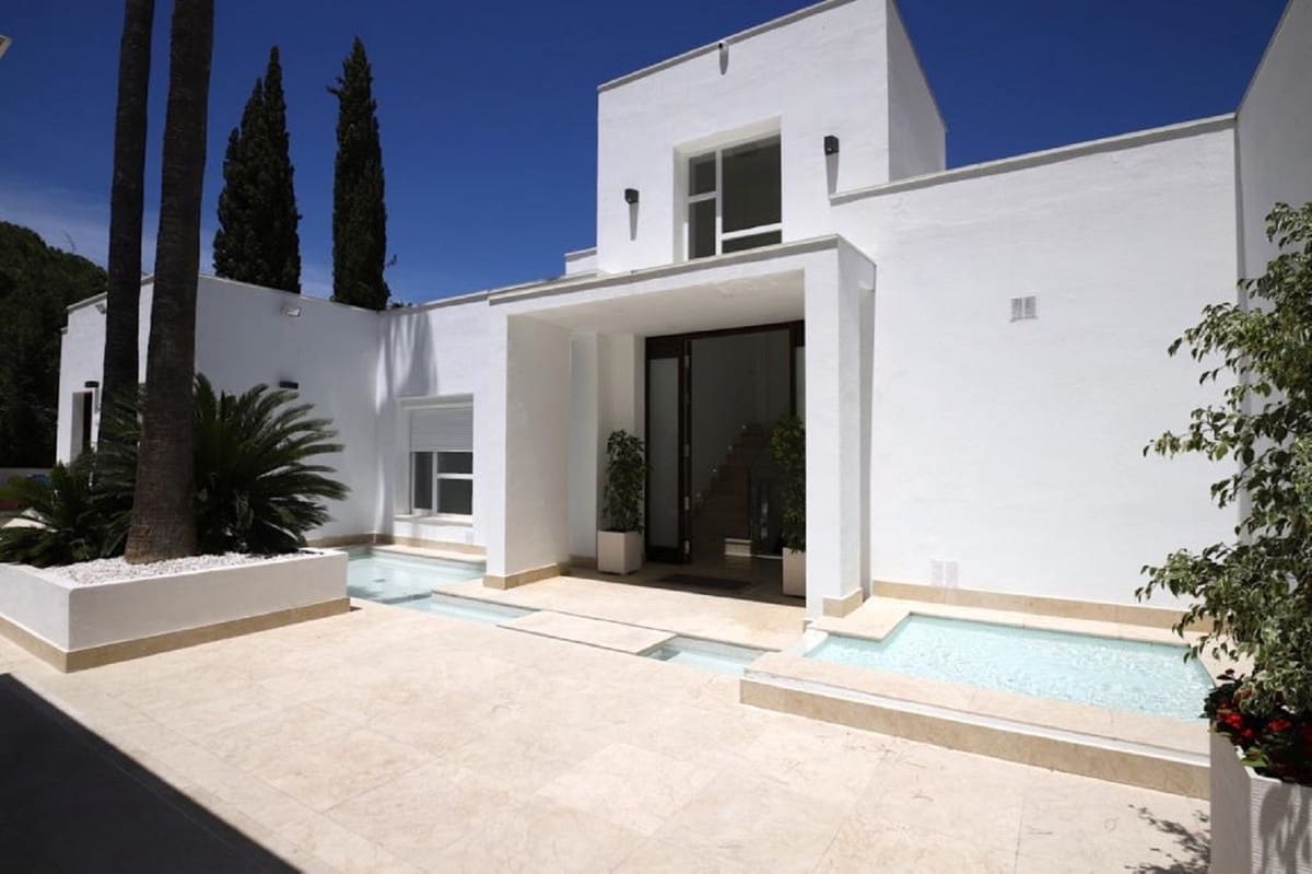 6 bedroom Villa for sale in Nueva Andalucia with pool garage - € 4,500,000 (Ref: 7223732)