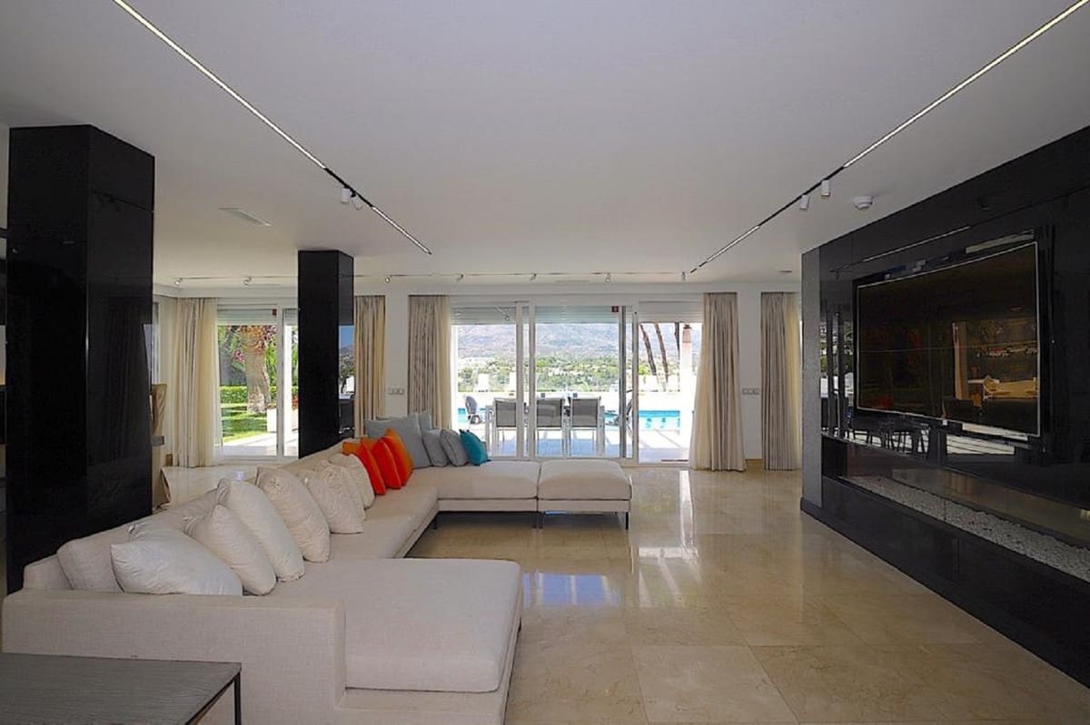 6 bedroom Villa for sale in Nueva Andalucia with pool garage - € 4,500,000 (Ref: 7223732)