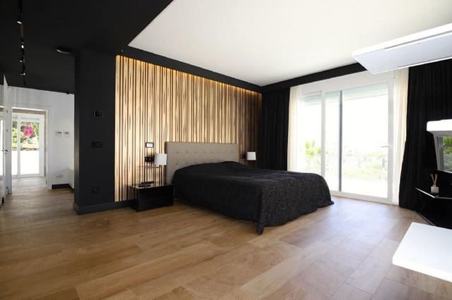 6 bedroom Villa for sale in Las Brisas, Marbella with pool garage - € 4,500,000 (Ref: 7223732)