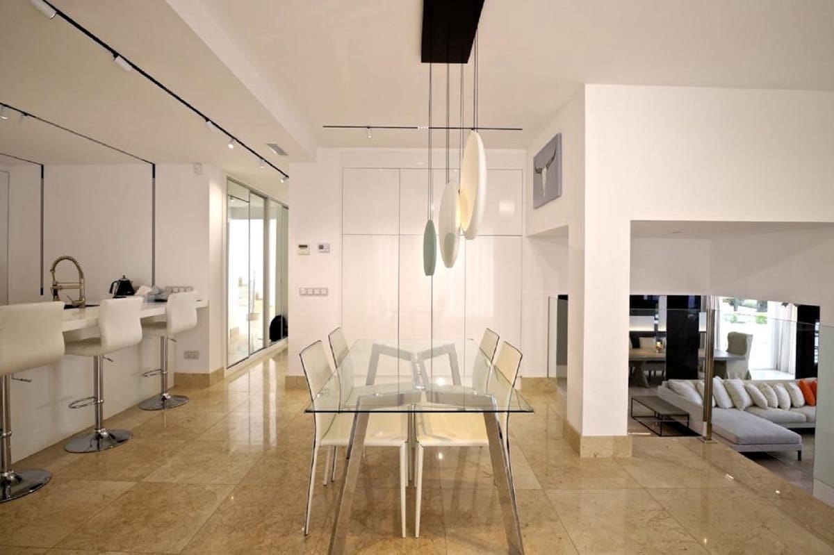 6 bedroom Villa for sale in Nueva Andalucia with pool garage - € 4,500,000 (Ref: 7223732)