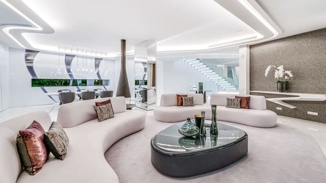 6 soveværelse Villa til salg i Los Monteros, Marbella med swimmingpool garage - € 11.750.000 (Ref: 7456082)