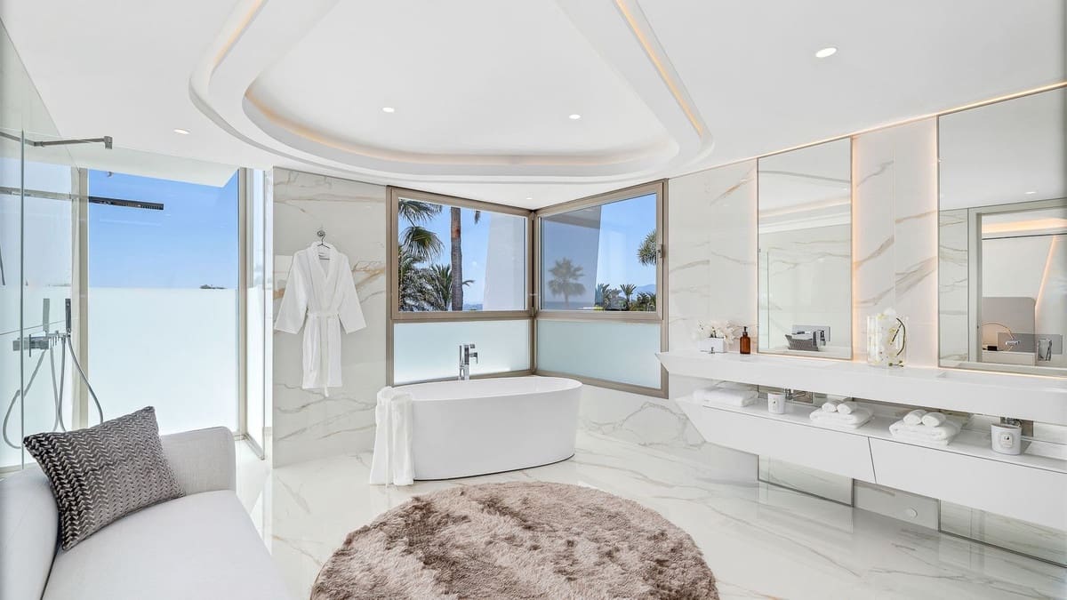 6 soveværelse Villa til salg i Los Monteros med swimmingpool garage - € 11.750.000 (Ref: 7456082)