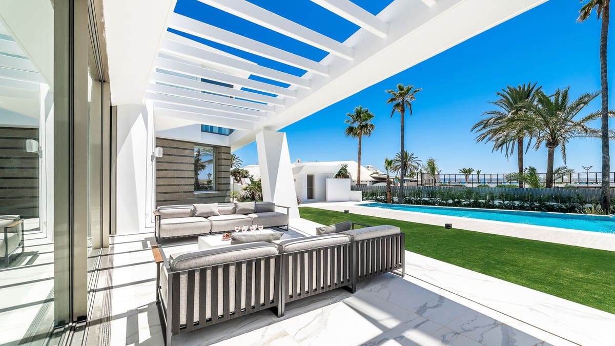 6 soveværelse Villa til salg i Los Monteros med swimmingpool garage - € 11.750.000 (Ref: 7456082)
