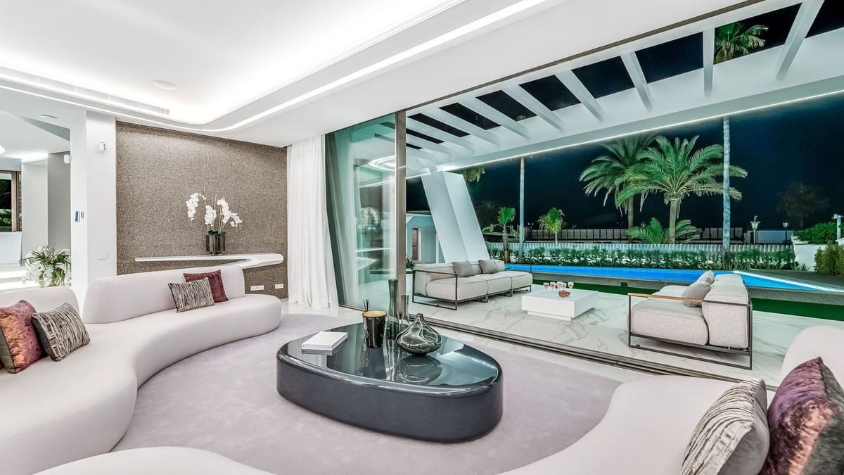 6 soveværelse Villa til salg i Los Monteros med swimmingpool garage - € 11.750.000 (Ref: 7456082)