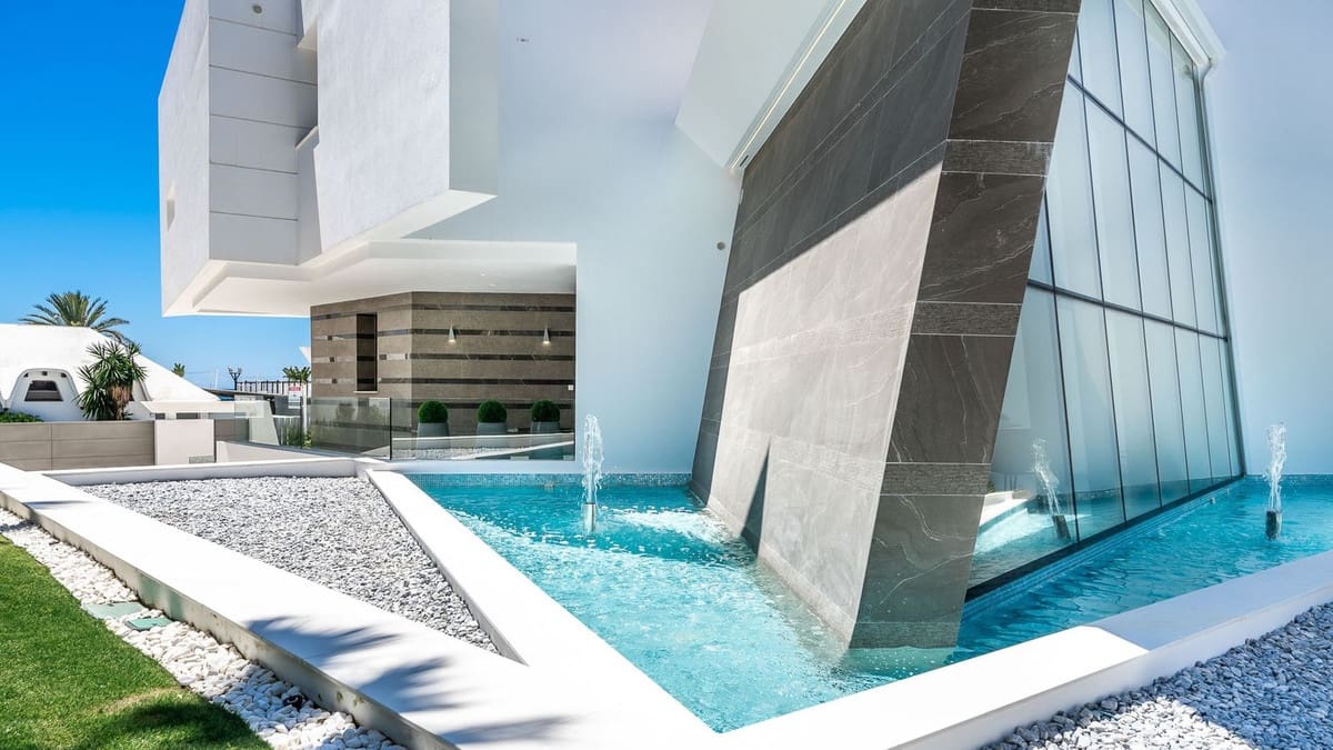 6 soveværelse Villa til salg i Los Monteros med swimmingpool garage - € 11.750.000 (Ref: 7456082)