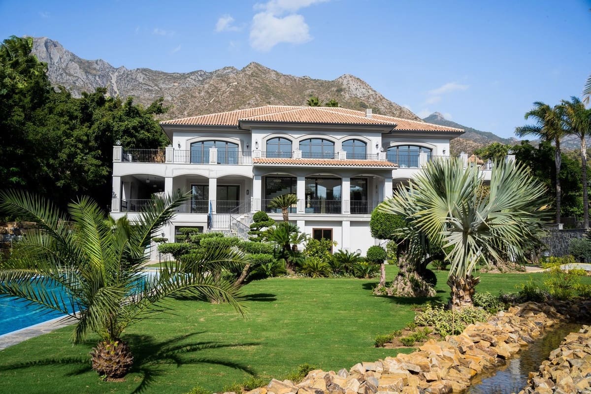 6 bedroom Villa for sale in Golden Mile with pool garage - € 28,000,000 (Ref: 7470914)