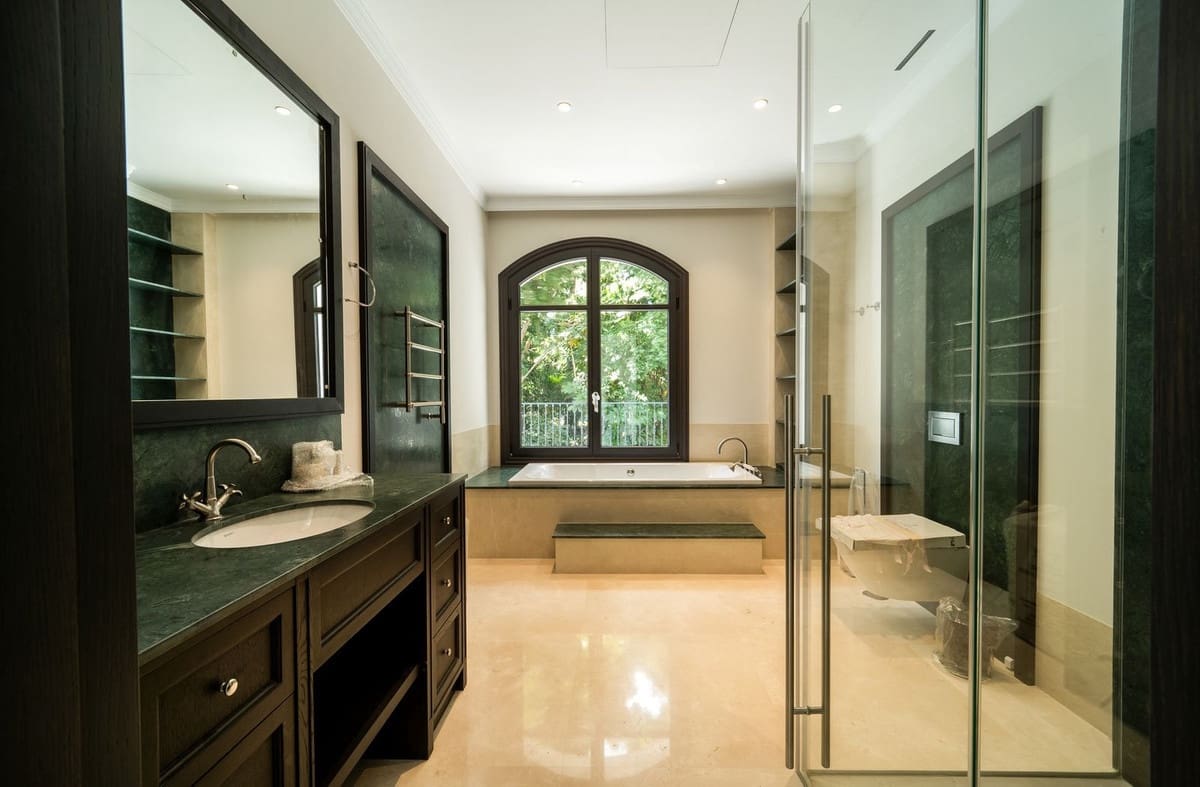 6 bedroom Villa for sale in Golden Mile with pool garage - € 28,000,000 (Ref: 7470914)