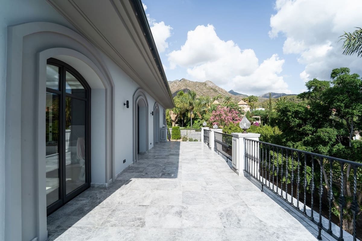 6 bedroom Villa for sale in Golden Mile with pool garage - € 28,000,000 (Ref: 7470914)