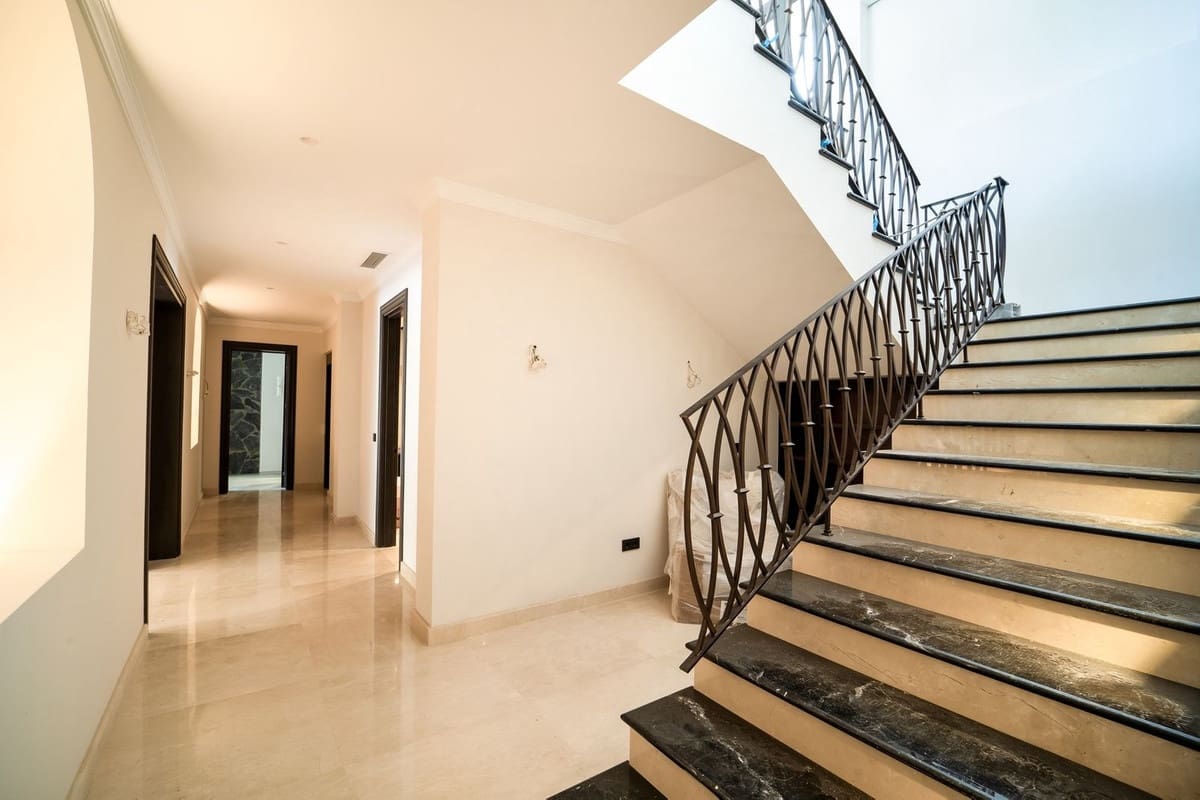 6 bedroom Villa for sale in Golden Mile with pool garage - € 28,000,000 (Ref: 7470914)