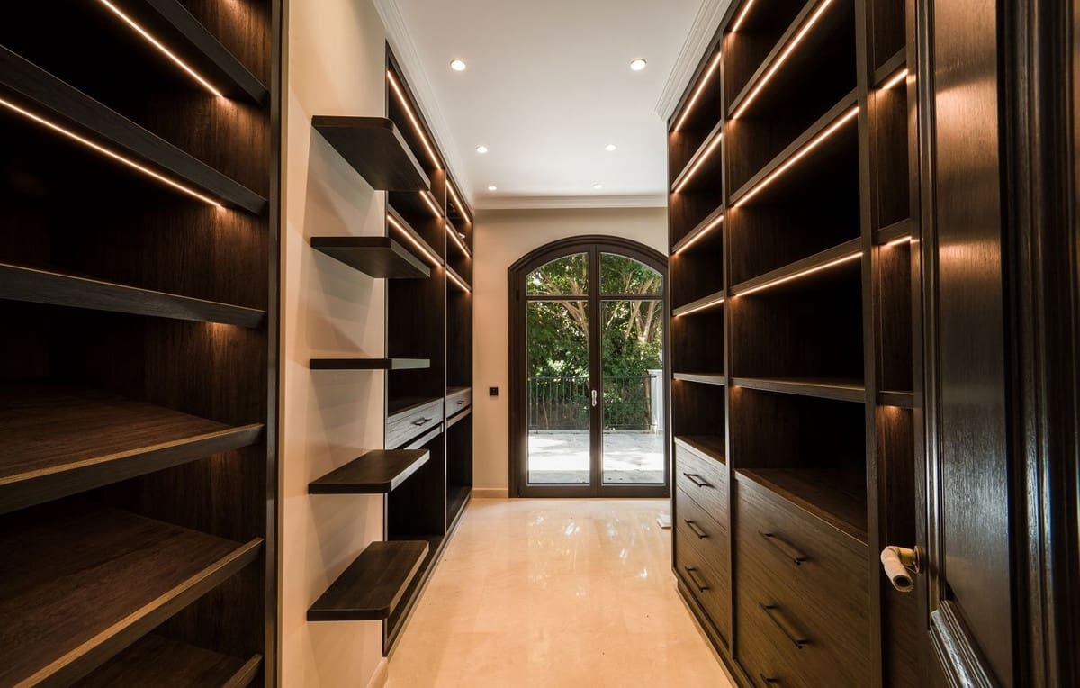 6 bedroom Villa for sale in Golden Mile with pool garage - € 28,000,000 (Ref: 7470914)