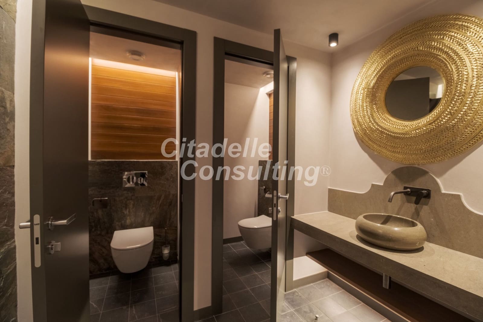 12 bedroom Villa for sale in Benahavis with pool - € 12,700,000 (Ref: 7471105)