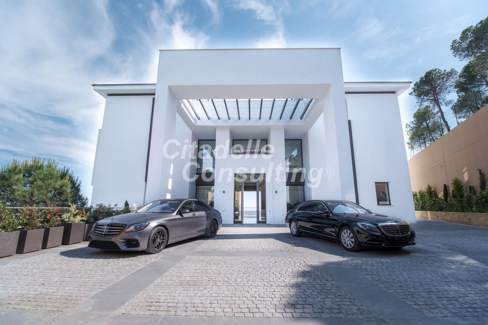 12 bedroom Villa for sale in Benahavis with pool - € 12,700,000 (Ref: 7471105)