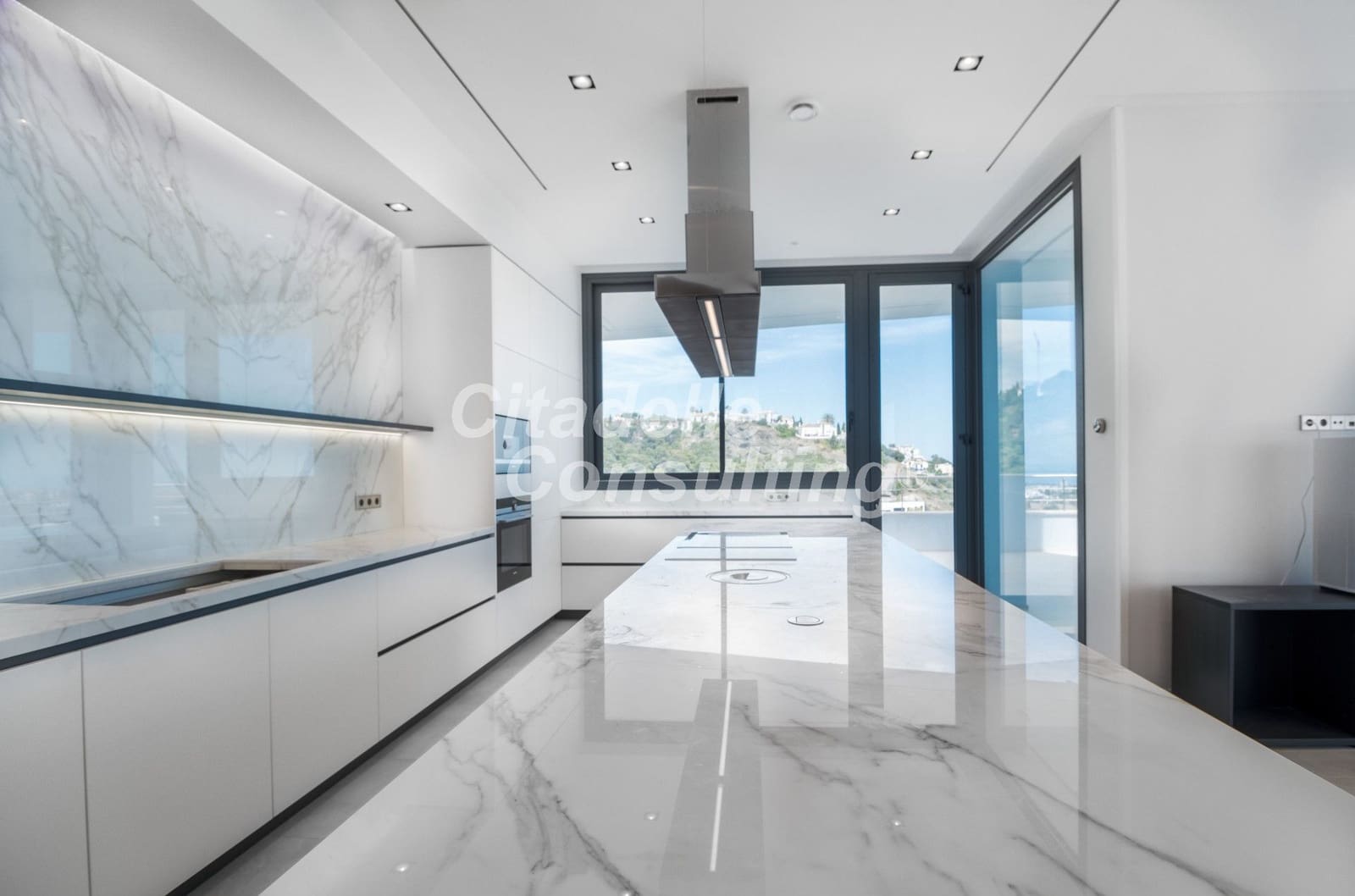 12 bedroom Villa for sale in Benahavis with pool - € 12,700,000 (Ref: 7471105)