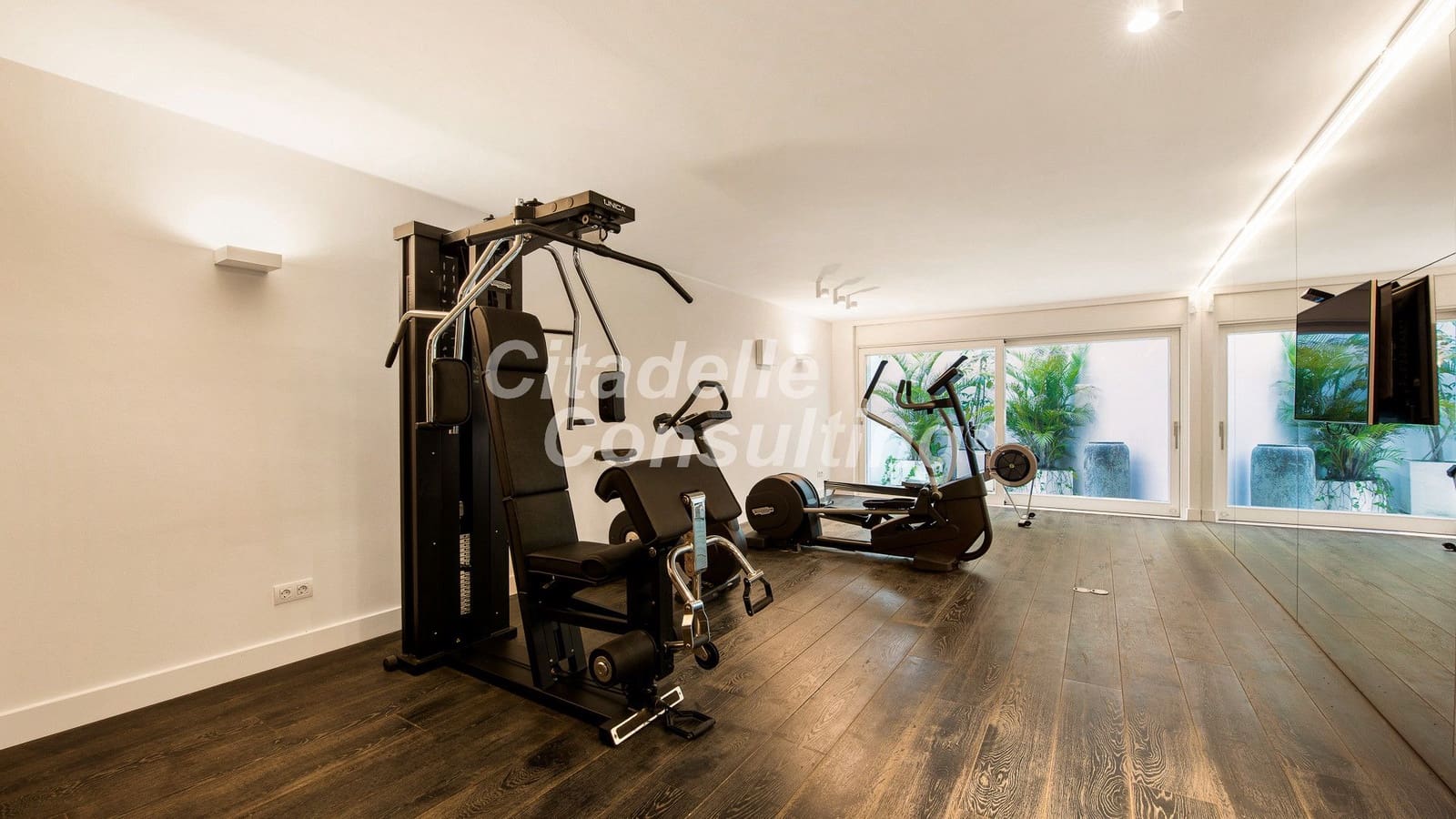 6 slaapkamer Villa te koop in Golden Mile met zwembad - € 14.850.000 (Ref: 7471107)