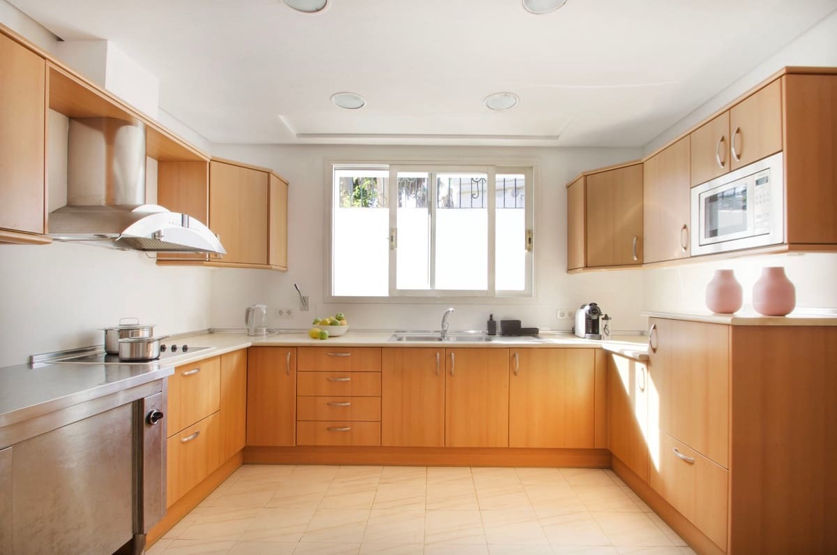 9 sypialnia Willa na sprzedaż w Golden Mile z basenem - 50 000 000 € (Ref: 7543231)