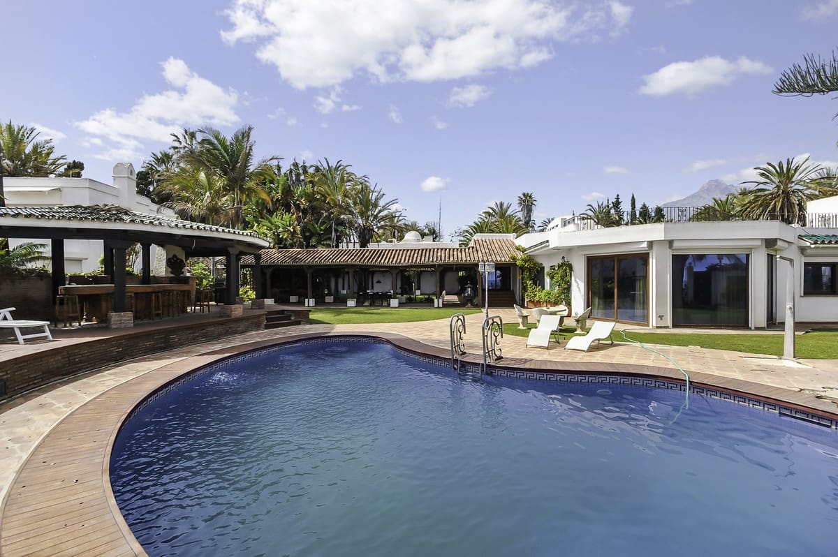 9 sypialnia Willa na sprzedaż w Golden Mile z basenem - 50 000 000 € (Ref: 7543231)