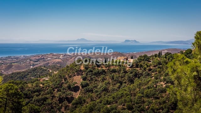 8 bedroom Villa for sale in La Zagaleta - El Madroñal, Benahavís with pool - € 11,900,000 (Ref: 7673413)